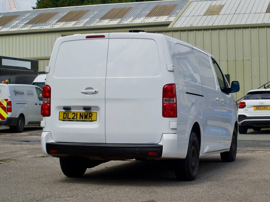 Vauxhall Vivaro 1.5L Sportive DL21NWR White #4
