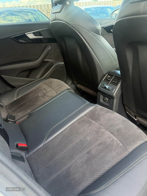 Audi A4 2.0 Tdi 190 Quattro Black Edition S Tronic YG18MFL White #4