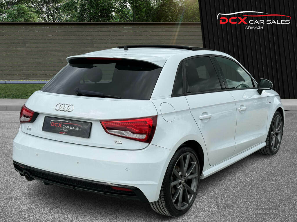 Audi A1 1.6 Tdi Black Edition R23GFB White #4