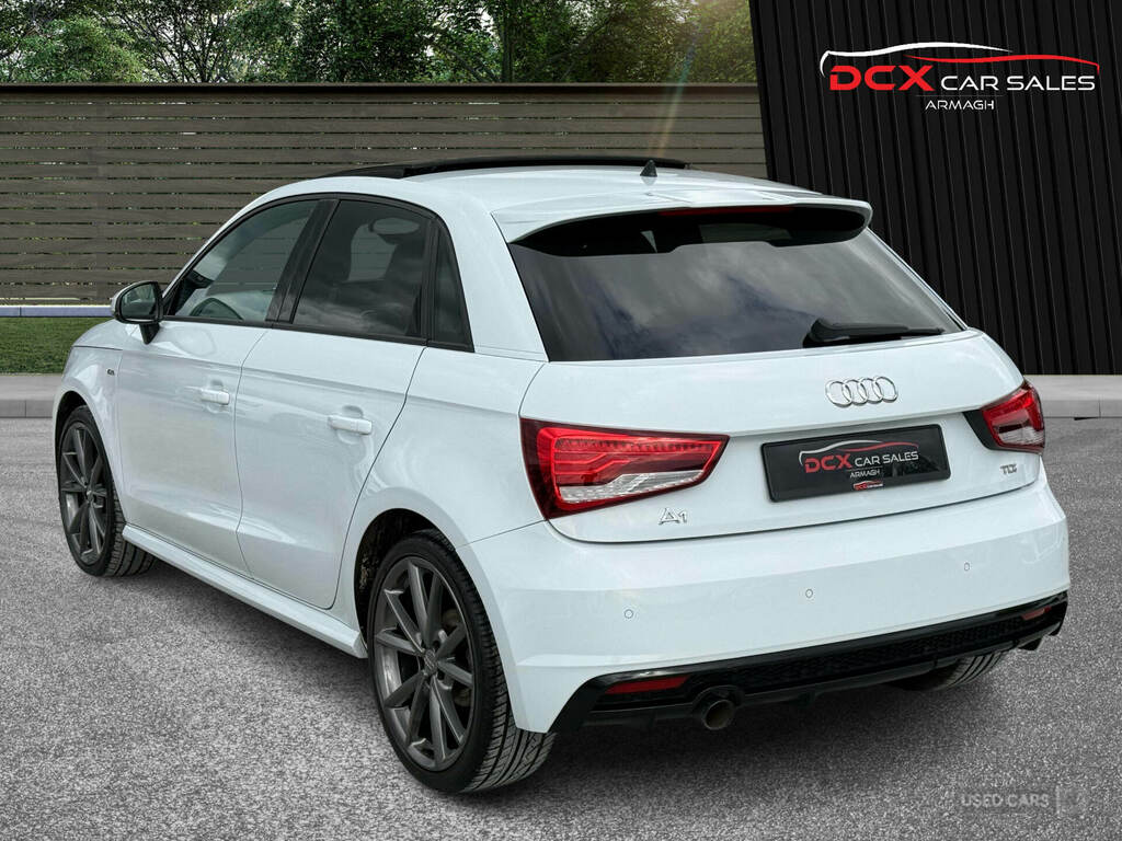 Audi A1 1.6 Tdi Black Edition R23GFB White #6