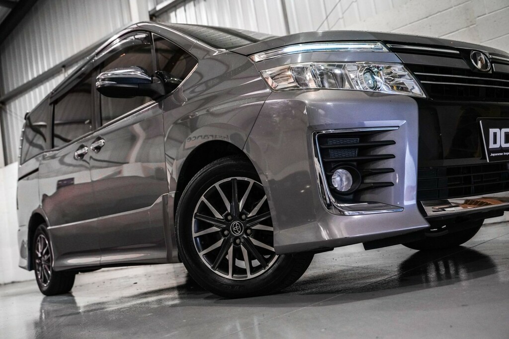Toyota Voxy Mpv 2.0L Voxy Zs 7 Seater Mpv Rust Free 201515 YX64KGU Grey #3