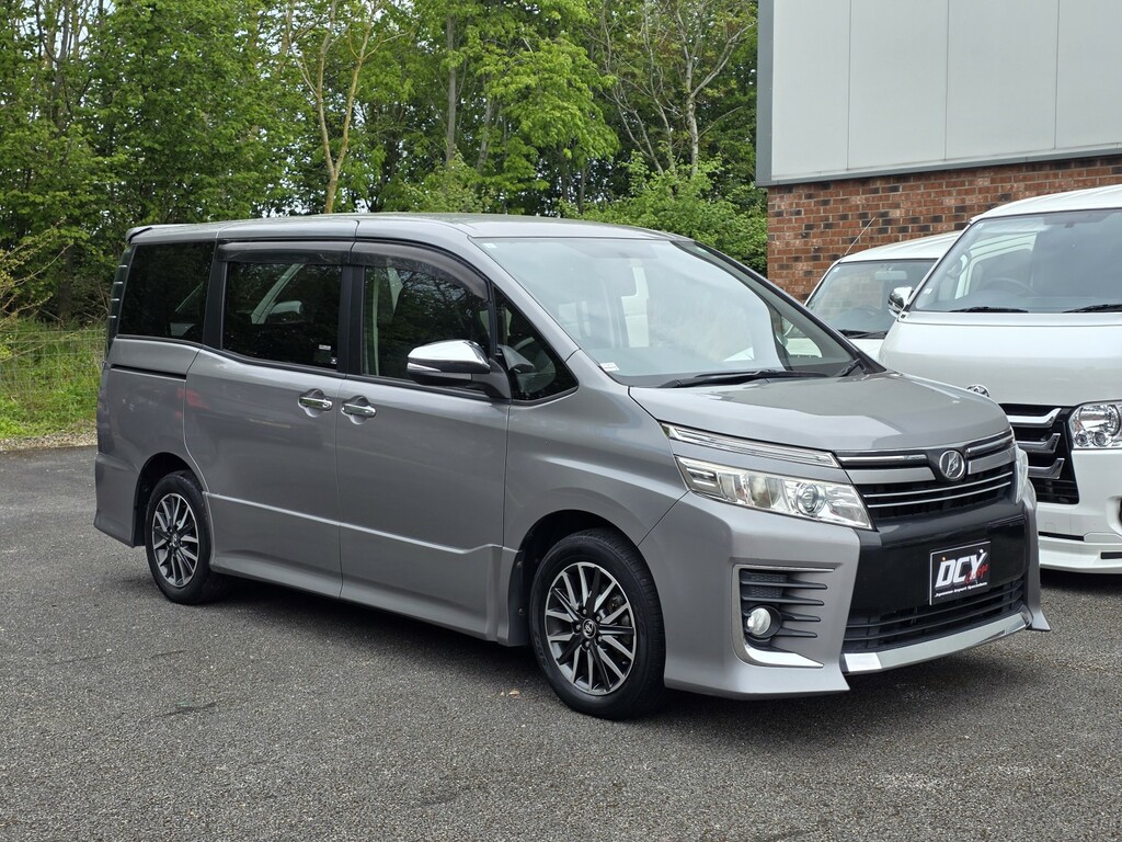 Toyota Voxy Mpv 2.0L Voxy Zs 7 Seater Mpv Rust Free 201515 YX64KGU Grey #4