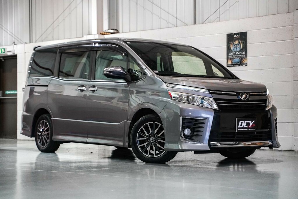 Toyota Voxy Mpv 2.0L Voxy Zs 7 Seater Mpv Rust Free 201515 YX64KGU Grey