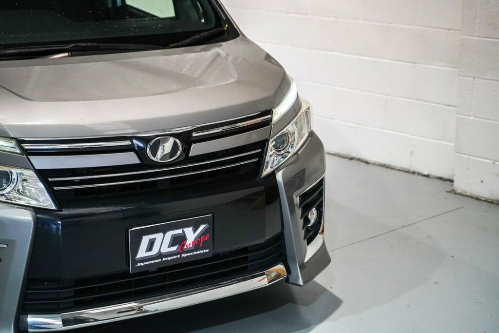 Toyota Voxy Mpv 2.0L Voxy Zs 7 Seater Mpv Rust Free 201515 YX64KGU Grey #2