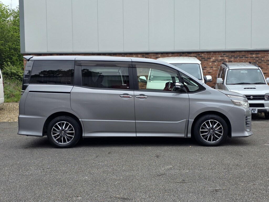 Toyota Voxy Mpv 2.0L Voxy Zs 7 Seater Mpv Rust Free 201515 YX64KGU Grey #6