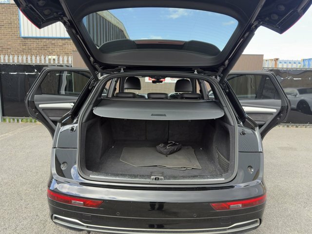 Audi Q5 S Line Black #11
