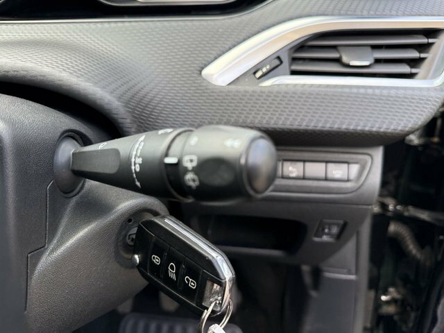 Peugeot 2008 2008 Active White #19