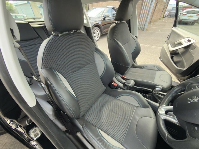 Peugeot 2008 2008 Active White #36