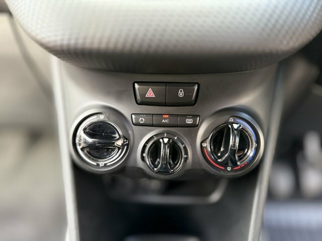 Peugeot 2008 2008 Active White #30