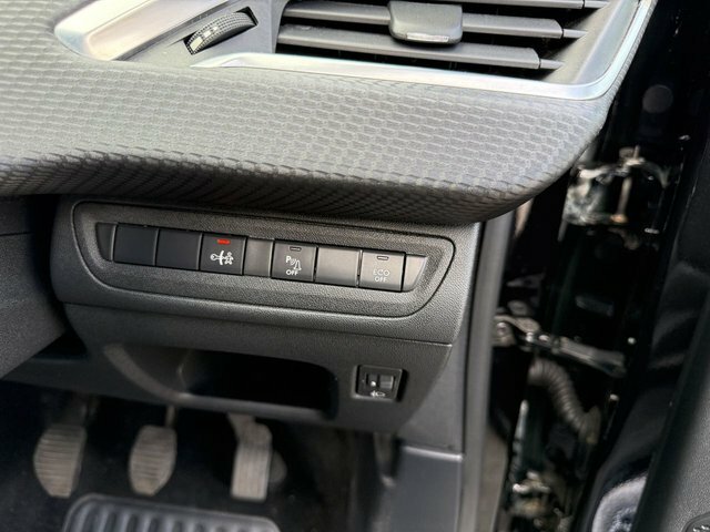 Peugeot 2008 2008 Active White #18