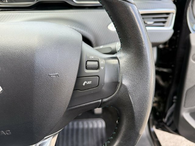 Peugeot 2008 2008 Active White #21
