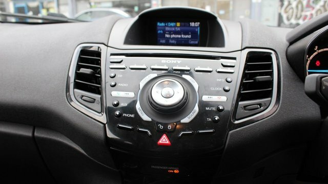 Ford Fiesta Ecoboost Titanium Hatchback YA63FXH Grey #3