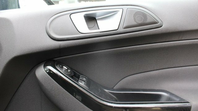 Ford Fiesta Ecoboost Titanium Hatchback YA63FXH Grey #5