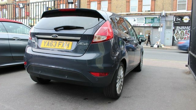 Ford Fiesta Ecoboost Titanium Hatchback YA63FXH Grey #4