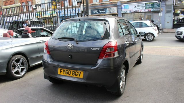 Toyota Yaris Hatchback Grey #10