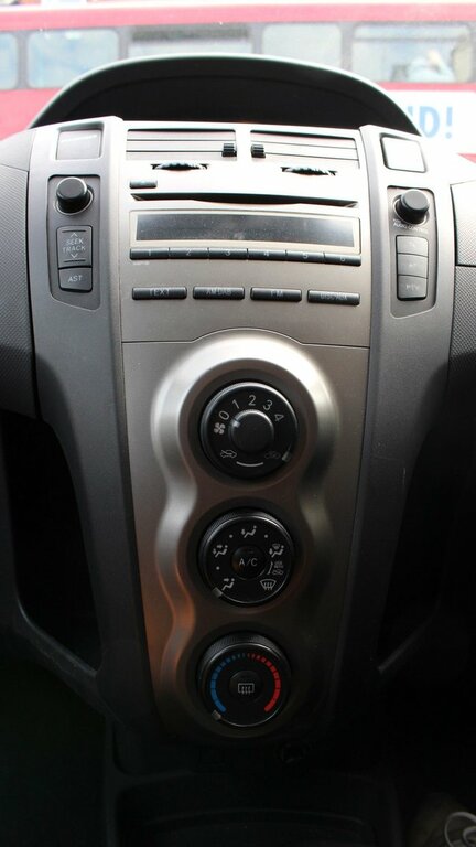 Toyota Yaris Hatchback Grey #9