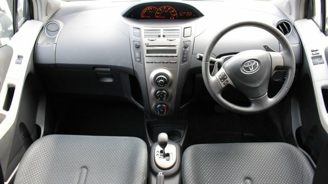Toyota Yaris Hatchback Grey #2