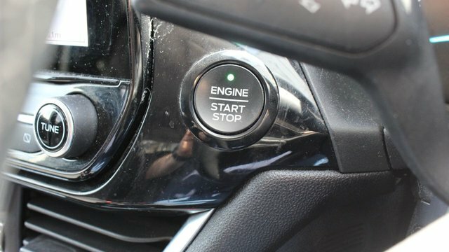 Ford Fiesta Ecoboost Titanium Hatchback White #5
