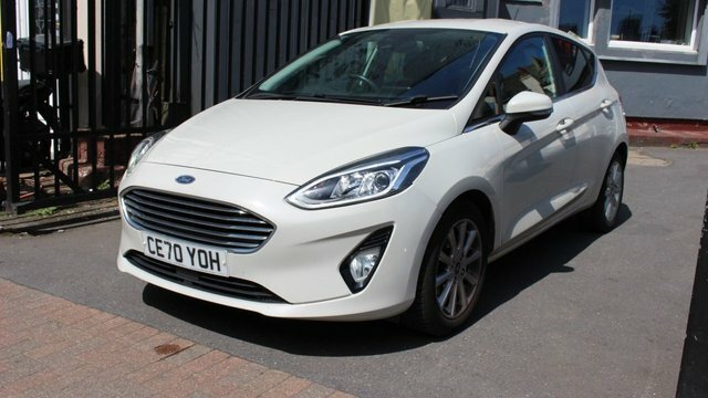 Ford Fiesta Ecoboost Titanium Hatchback White #4