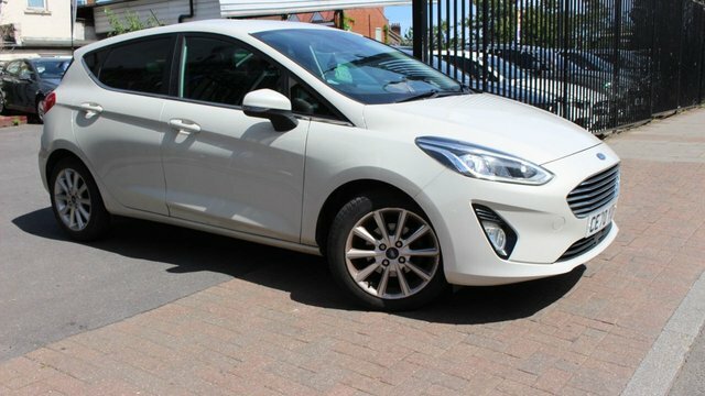 Ford Fiesta Ecoboost Titanium Hatchback White