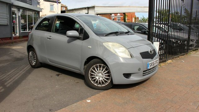 Toyota Yaris T3 Hatchback Silver #2