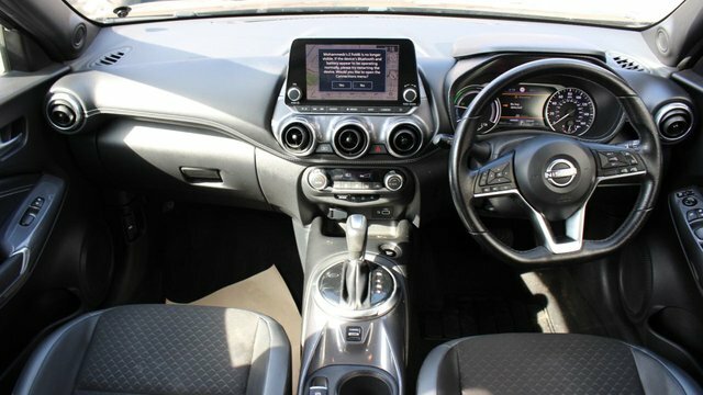Nissan Juke N-connecta Suv Black #2