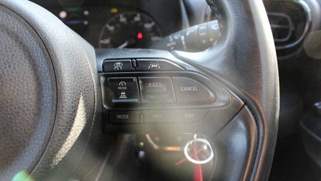 Toyota Yaris Vvt-h Icon Hatchback Grey #5