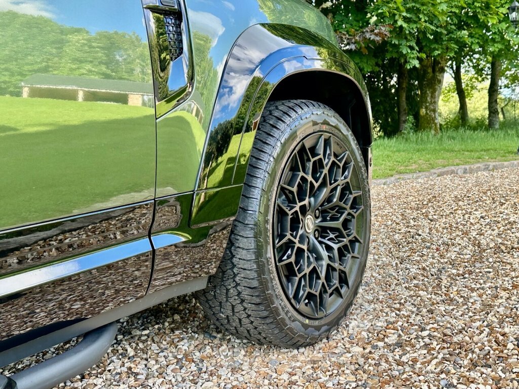 Land Rover Defender 110 3L S Green #6