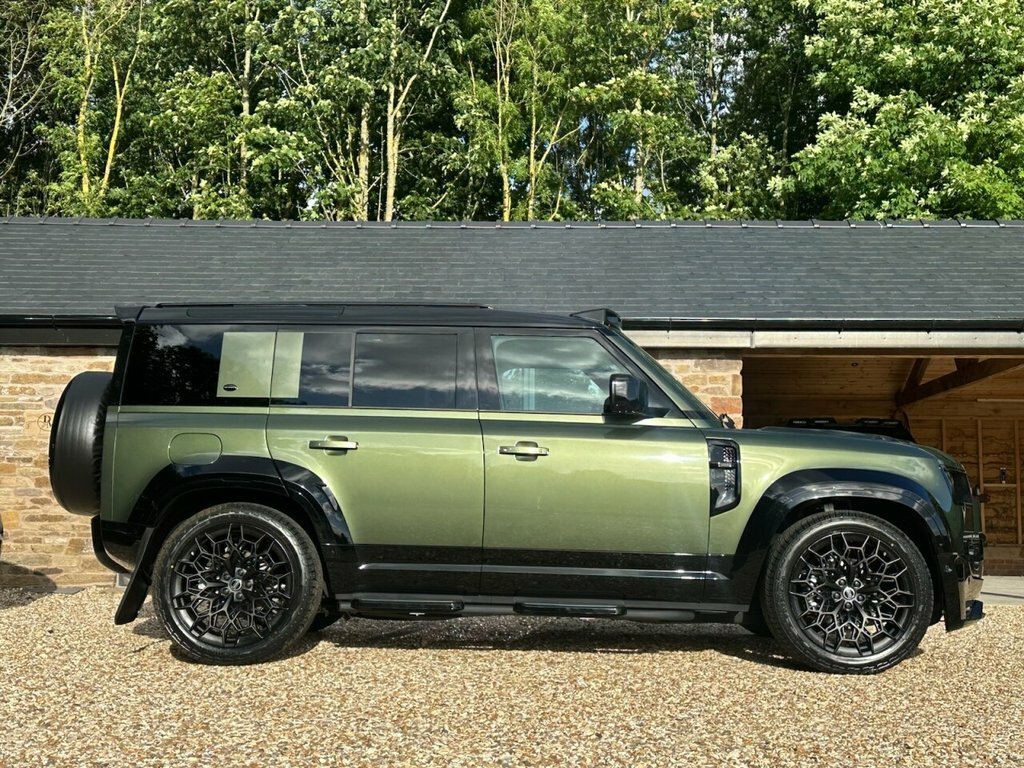 Land Rover Defender 110 3L S Green #5