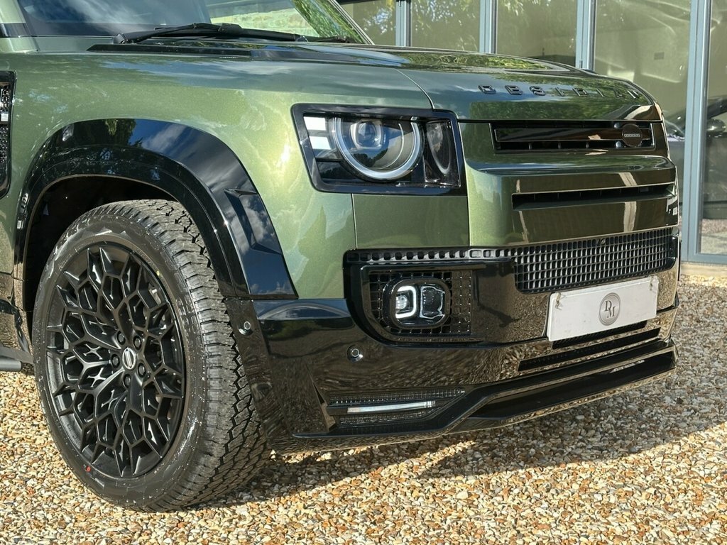 Land Rover Defender 110 3L S Green #2