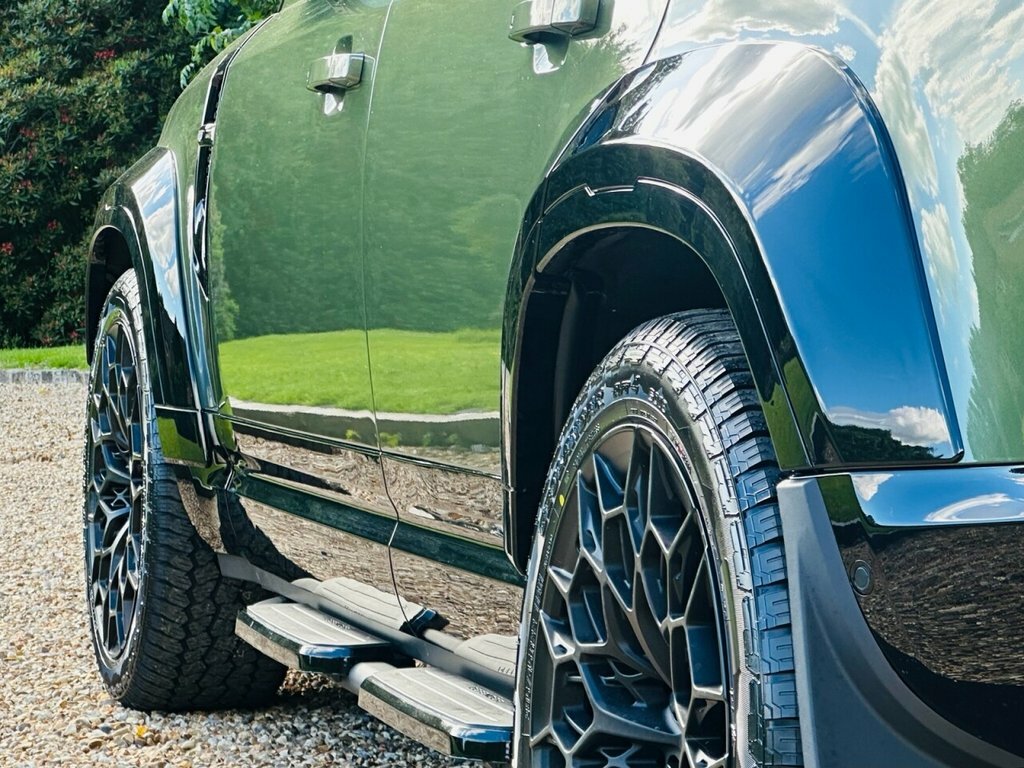 Land Rover Defender 110 Suv Green #2