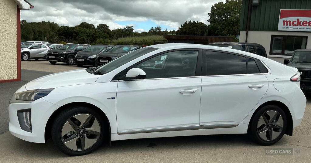 Hyundai Ioniq 1.6 Gdi Hybrid 1St Edition Dct White #2