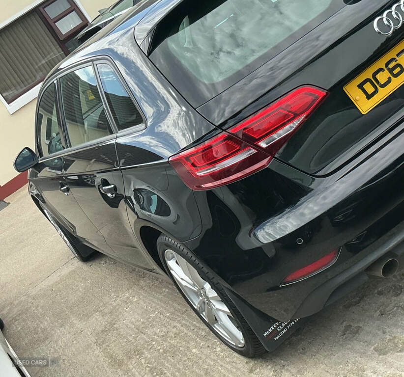 Audi A3 1.6 Tdi 116 Se Technik S Tronic Black #3