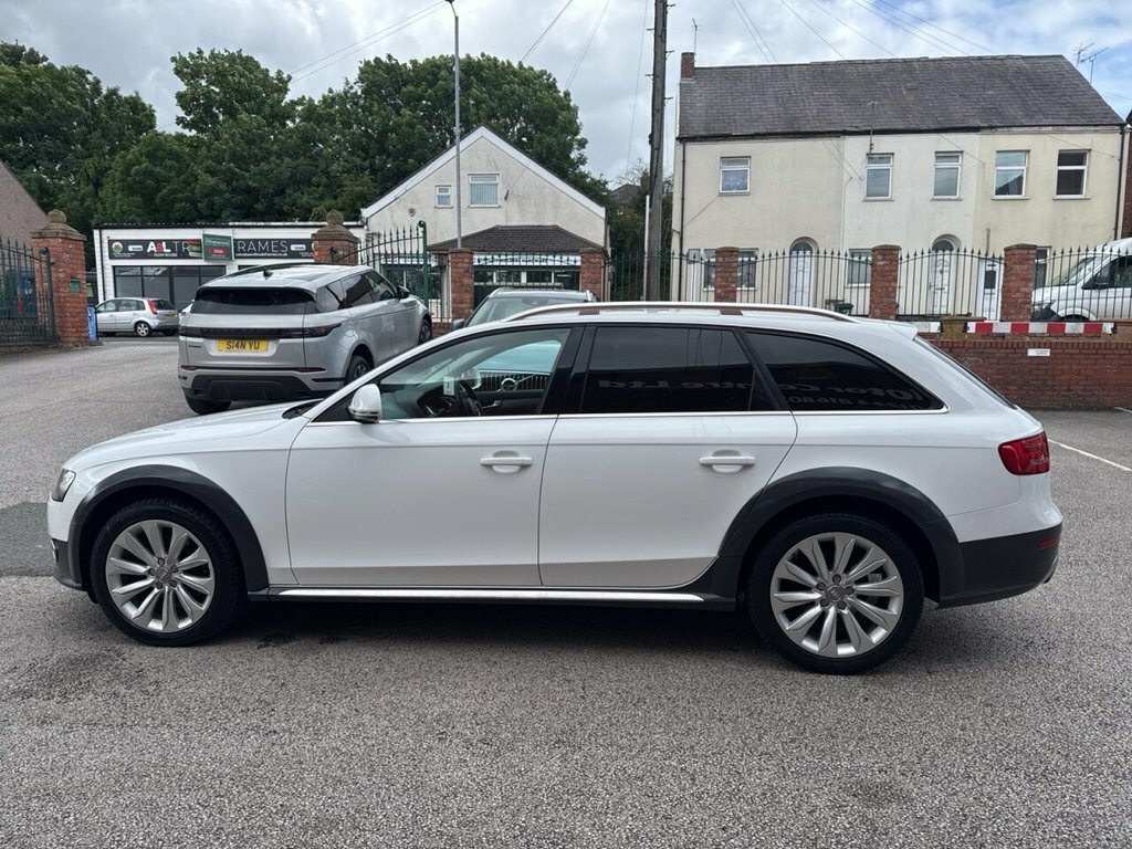 Audi A4 Allroad Avant 2.0 Black #21