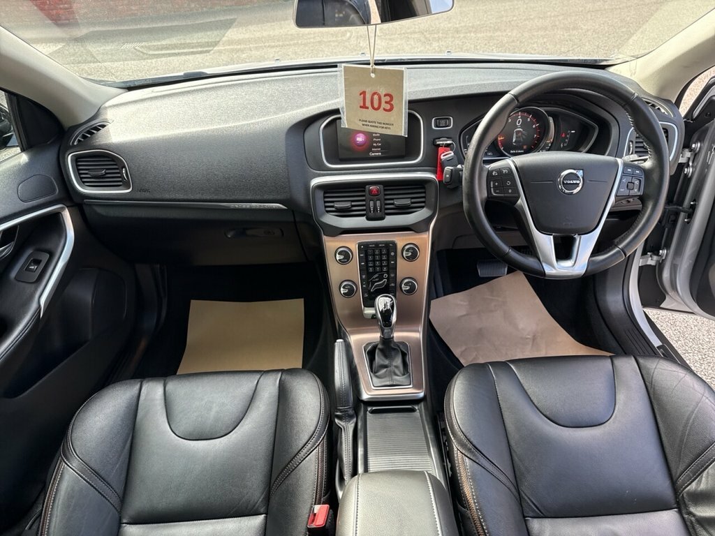 Volvo V40 Cross Country 1.5L Edition White #15