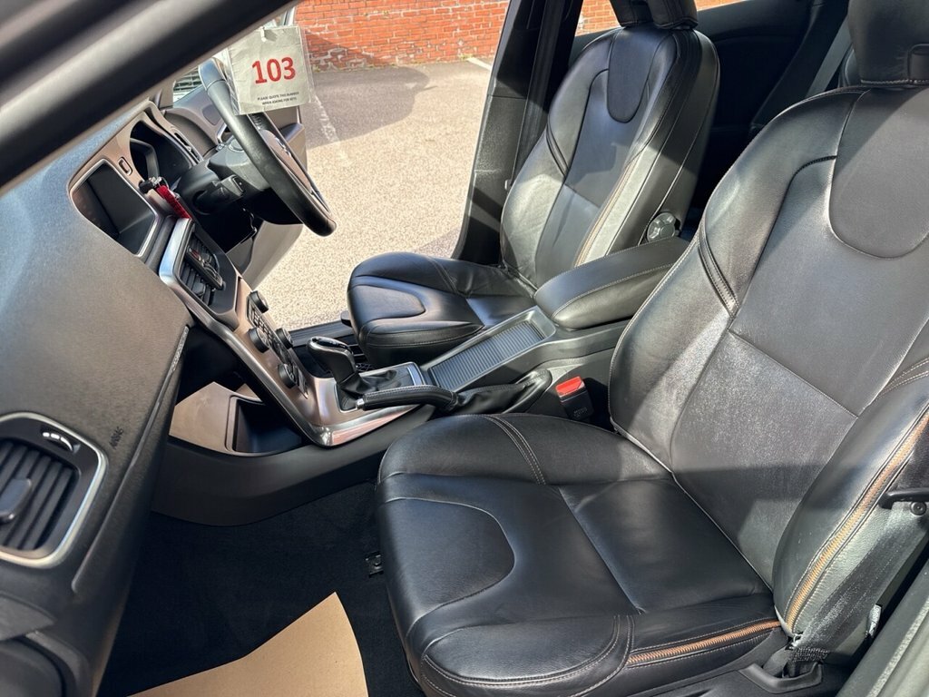 Volvo V40 Cross Country 1.5L Edition White #5
