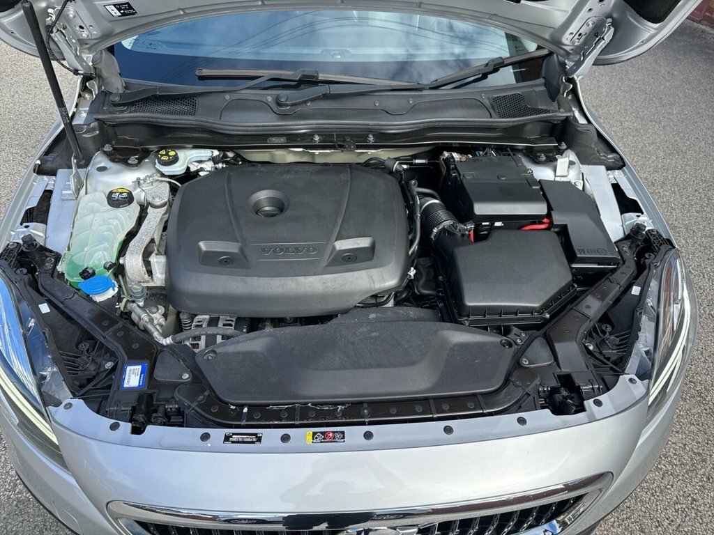 Volvo V40 Cross Country 1.5L Edition White #25