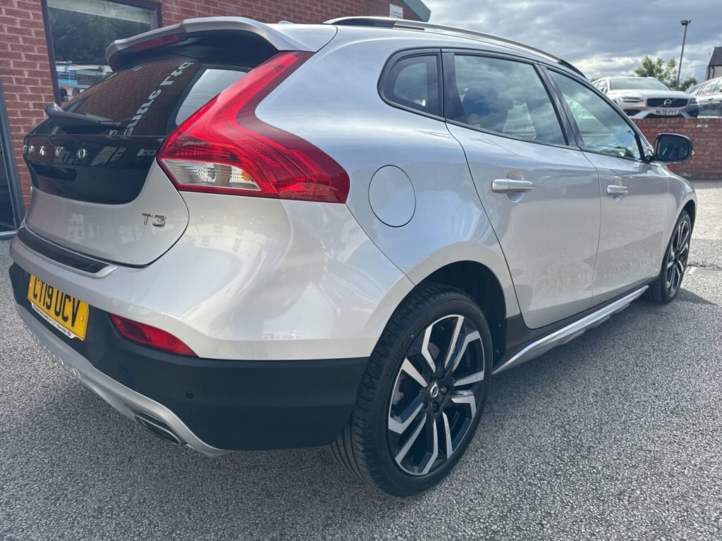 Volvo V40 Cross Country 1.5L Edition White #51