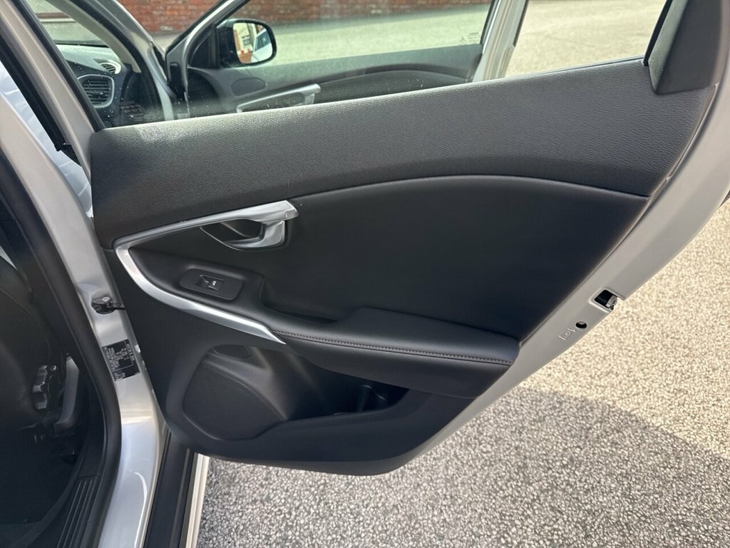 Volvo V40 Cross Country 1.5L Edition White #32