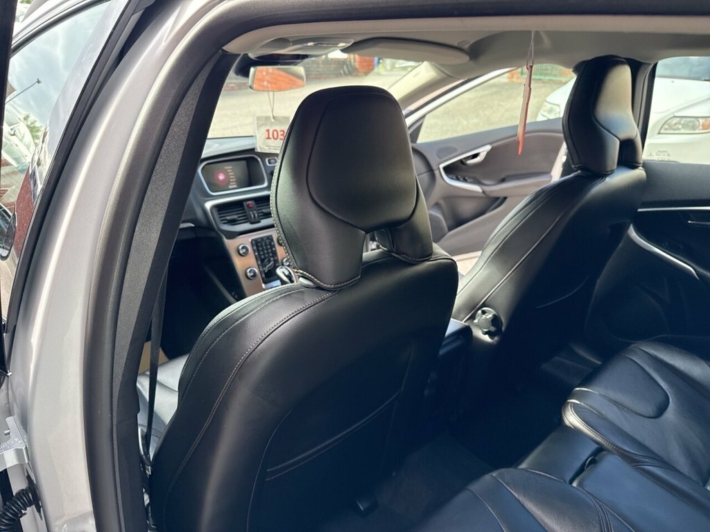 Volvo V40 Cross Country 1.5L Edition White #20