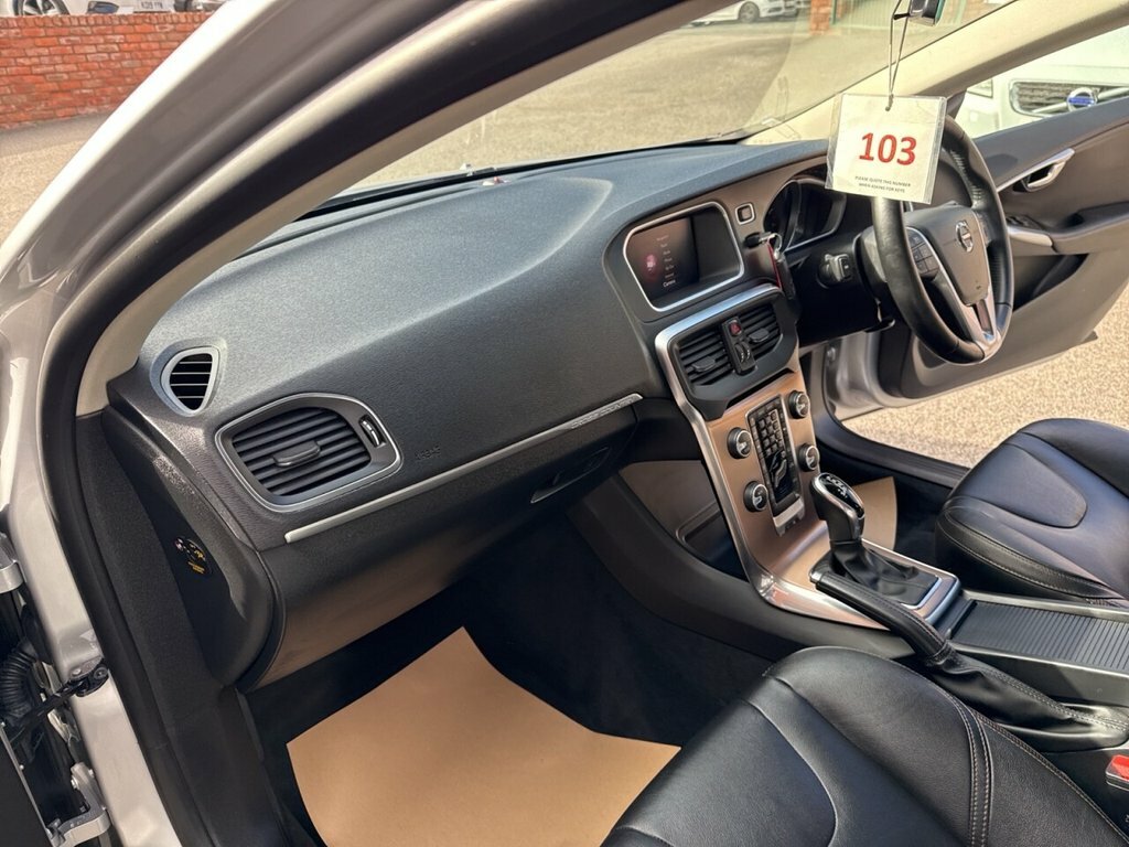 Volvo V40 Cross Country 1.5L Edition White #18
