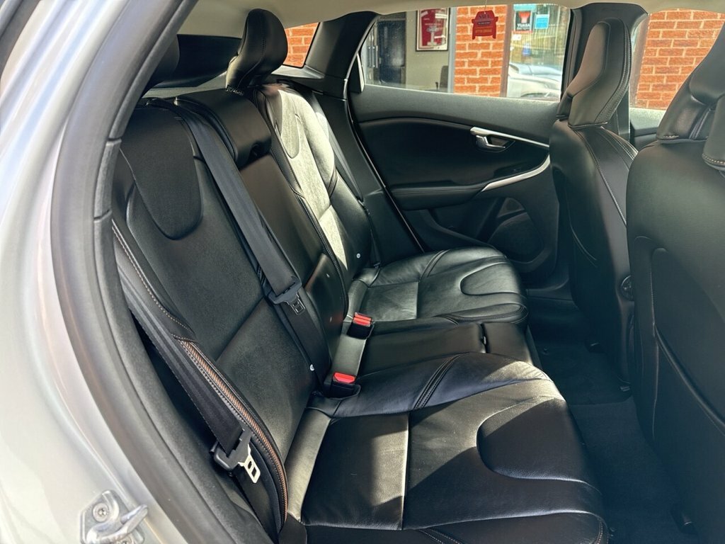Volvo V40 Cross Country 1.5L Edition White #21