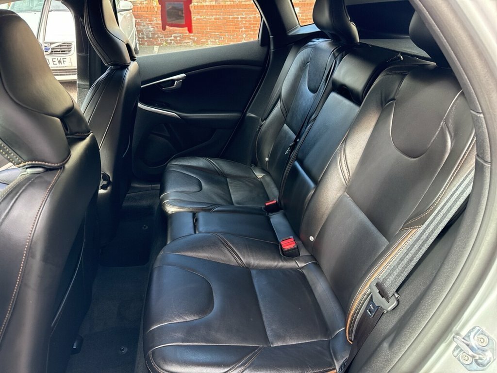 Volvo V40 Cross Country 1.5L Edition White #19