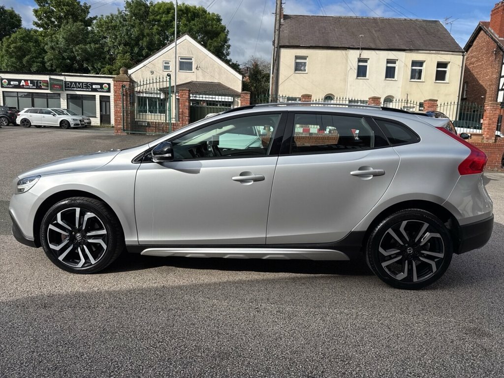 Volvo V40 Cross Country 1.5L Edition White #47