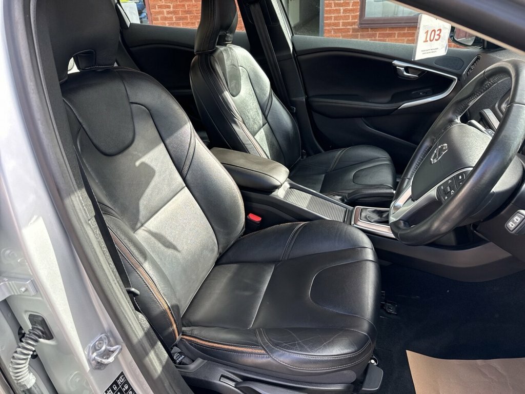 Volvo V40 Cross Country 1.5L Edition White #16