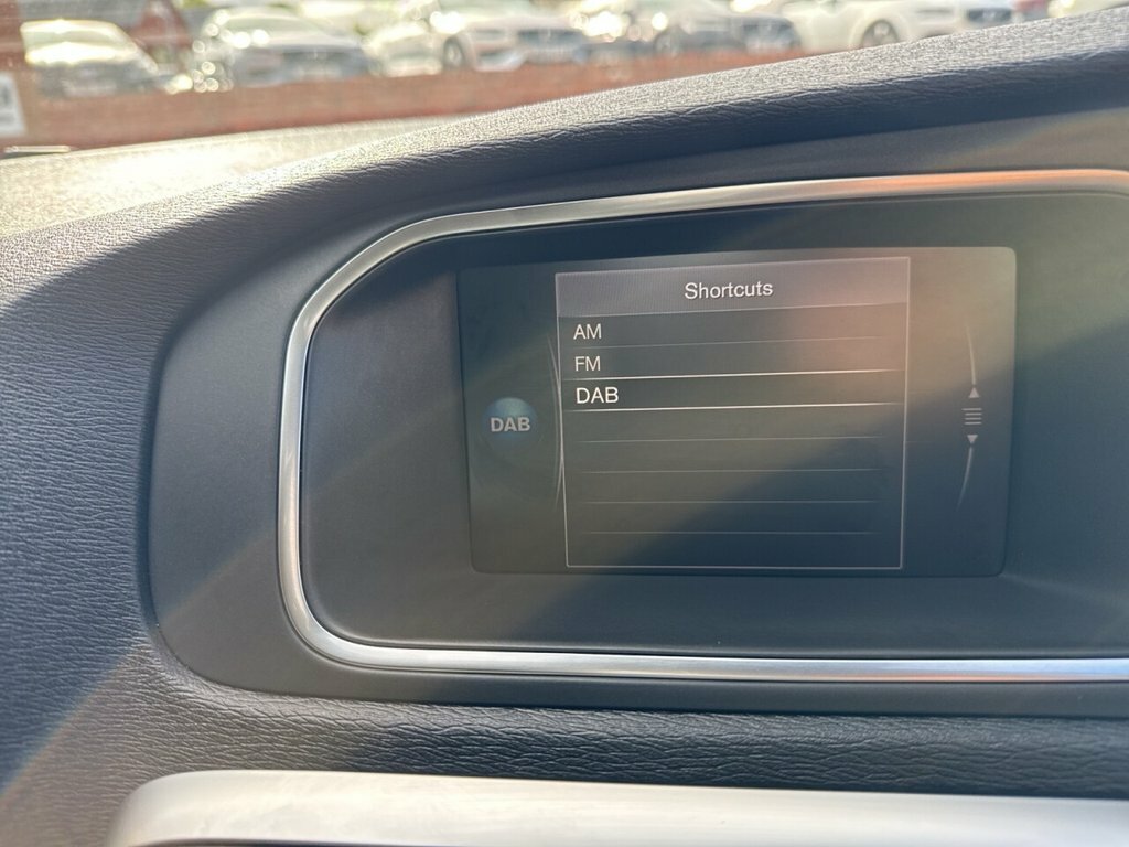Volvo V40 Cross Country 1.5L Edition White #12