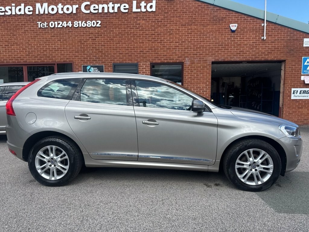 Volvo XC60 2.4L Se Lux Nav Gold #3