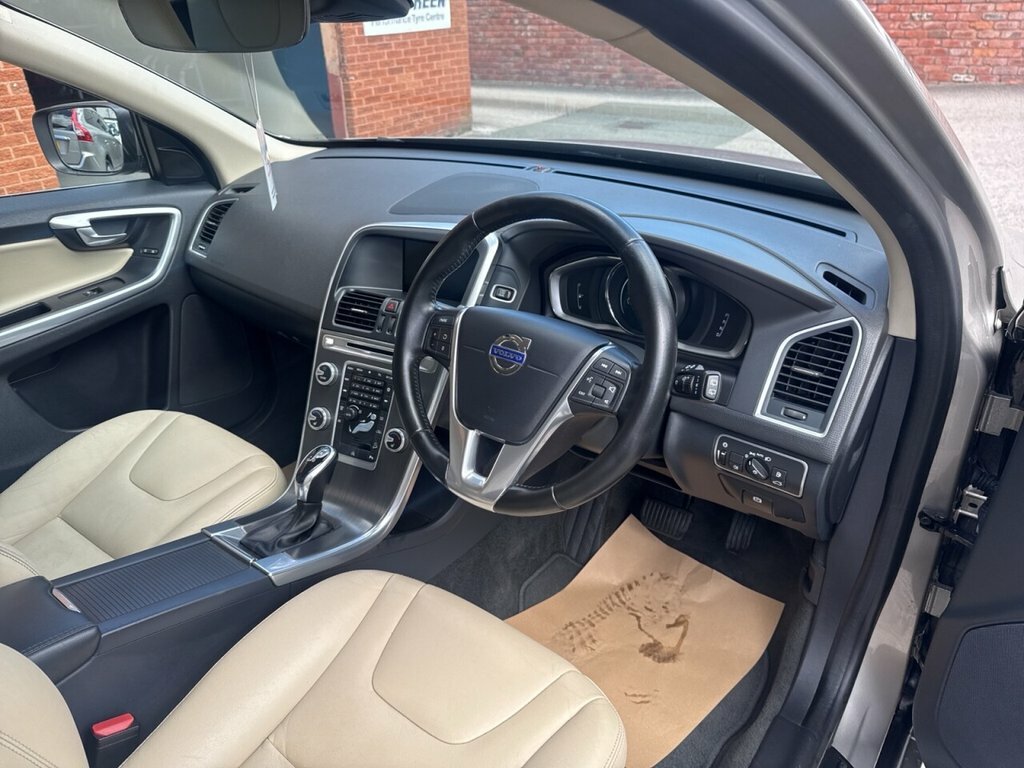 Volvo XC60 2.4L Se Lux Nav Gold #3