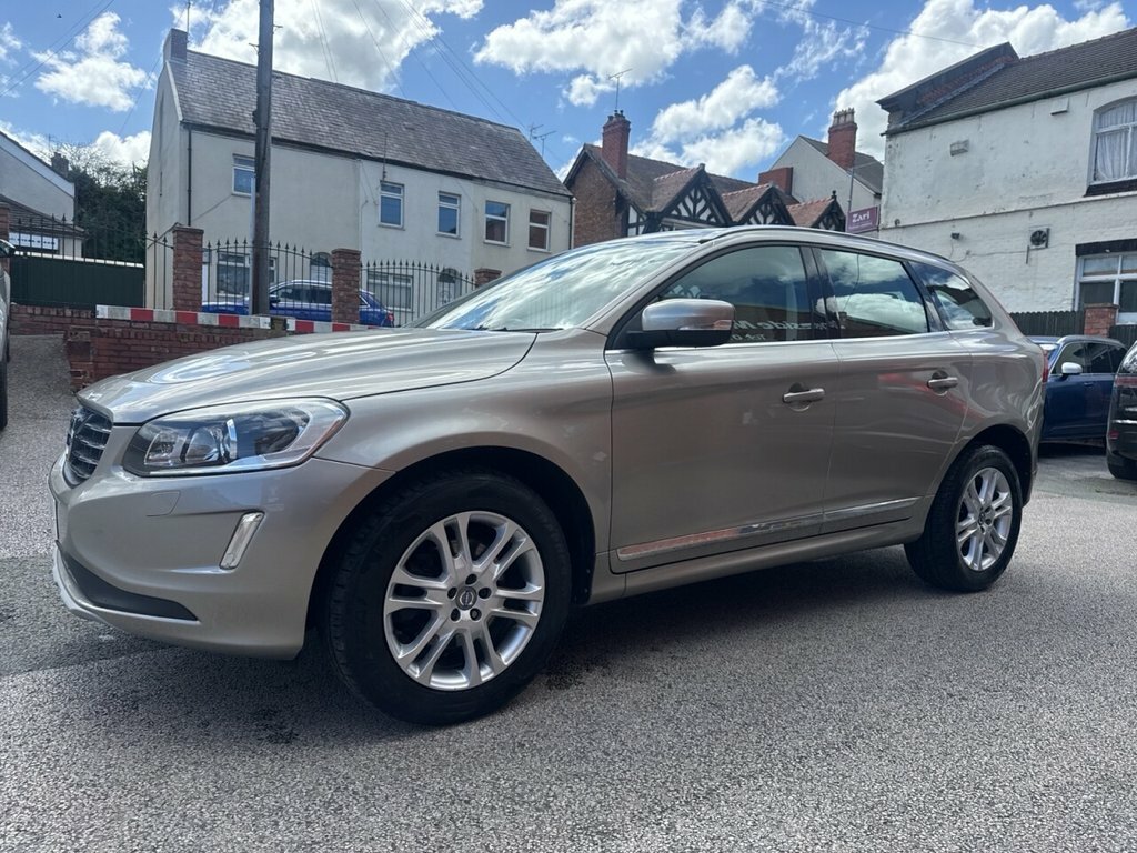 Volvo XC60 2.4L Se Lux Nav Gold #2