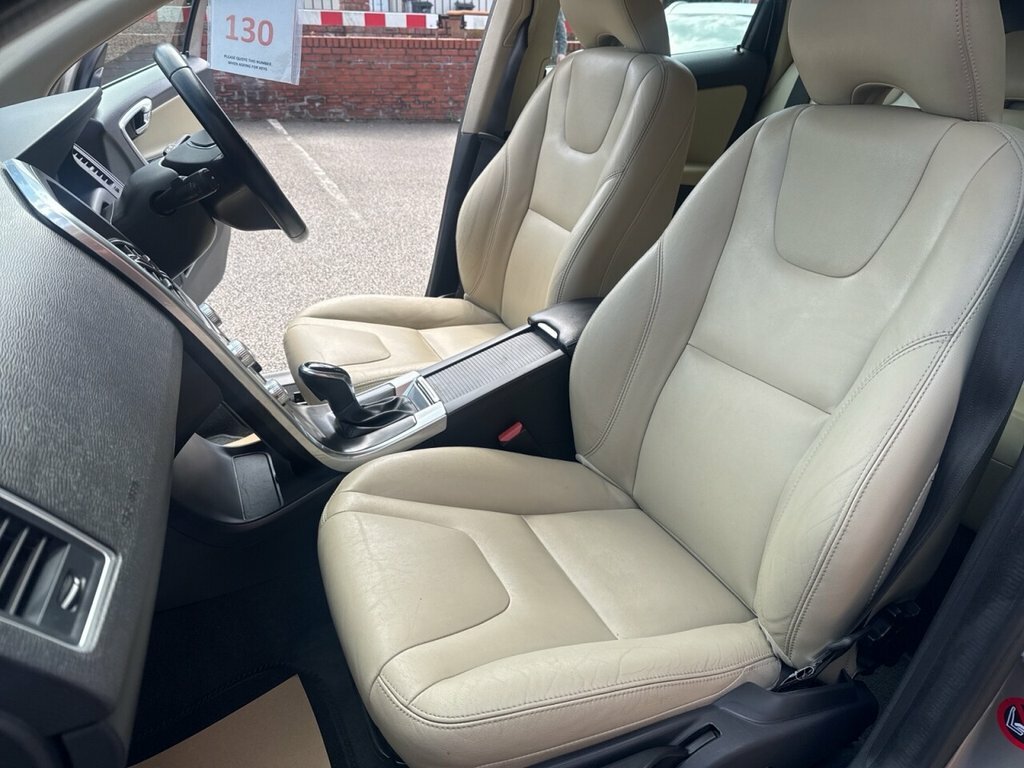 Volvo XC60 2.4L Se Lux Nav Gold #6